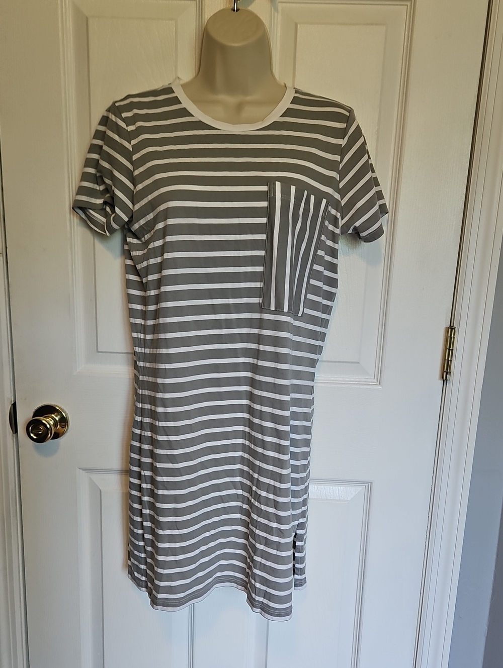 NEW GOLDIE luxe t-shirt dress in white Grey Stripef